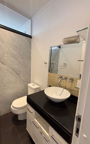 Apartamento à venda com 270m², 4 quartos e 3 vagas Apartamento à venda com 270m², 4 quartos e 3 vagasBanheiro da Suíte 4