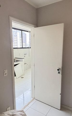 Apartamento à venda com 270m², 4 quartos e 3 vagas Apartamento à venda com 270m², 4 quartos e 3 vagasQuarto de Serviço