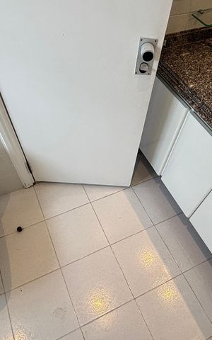 Apartamento à venda com 270m², 4 quartos e 3 vagas Apartamento à venda com 270m², 4 quartos e 3 vagasBanheiro da Suíte 2