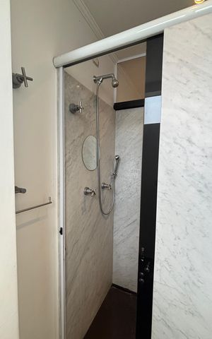 Apartamento à venda com 270m², 4 quartos e 3 vagas Apartamento à venda com 270m², 4 quartos e 3 vagasBanheiro da Suíte 3