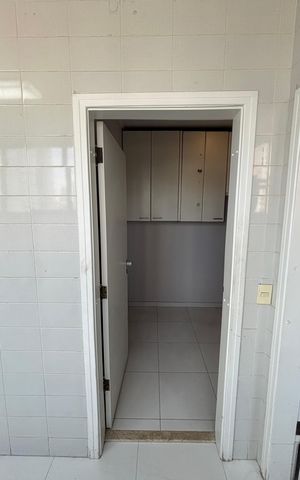 Apartamento à venda com 270m², 4 quartos e 3 vagas Apartamento à venda com 270m², 4 quartos e 3 vagasÁrea de Serviço