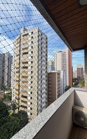 Apartamento à venda com 270m², 4 quartos e 3 vagas Apartamento à venda com 270m², 4 quartos e 3 vagasVaranda da Suíte 1