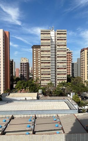 Apartamento à venda com 270m², 4 quartos e 3 vagas Apartamento à venda com 270m², 4 quartos e 3 vagasVista do Quarto de Serviço
