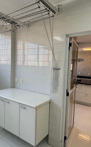 Apartamento à venda com 270m², 4 quartos e 3 vagas Apartamento à venda com 270m², 4 quartos e 3 vagasÁrea de Serviço