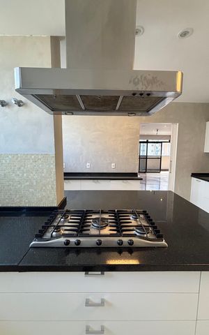 Apartamento à venda com 270m², 4 quartos e 3 vagas Apartamento à venda com 270m², 4 quartos e 3 vagasCozinha