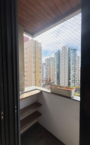 Apartamento à venda com 270m², 4 quartos e 3 vagas Apartamento à venda com 270m², 4 quartos e 3 vagasVaranda da Suíte 4