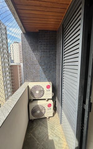 Apartamento à venda com 270m², 4 quartos e 3 vagas Apartamento à venda com 270m², 4 quartos e 3 vagasVaranda da Suíte 4