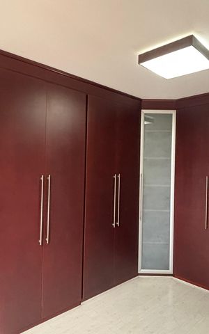 Apartamento à venda com 270m², 4 quartos e 3 vagas Apartamento à venda com 270m², 4 quartos e 3 vagasSuíte 2