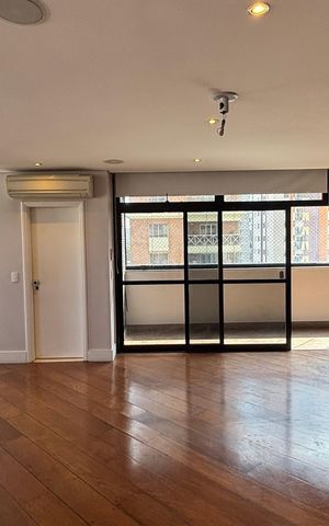 Apartamento à venda com 270m², 4 quartos e 3 vagas Apartamento à venda com 270m², 4 quartos e 3 vagasSala