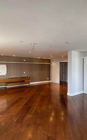 Apartamento à venda com 270m², 4 quartos e 3 vagas Apartamento à venda com 270m², 4 quartos e 3 vagasSala