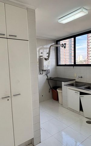 Apartamento à venda com 270m², 4 quartos e 3 vagas Apartamento à venda com 270m², 4 quartos e 3 vagasÁrea de Serviço