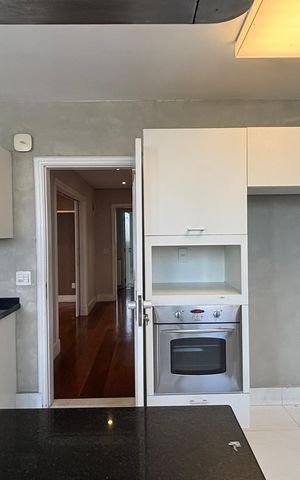 Apartamento à venda com 270m², 4 quartos e 3 vagas Apartamento à venda com 270m², 4 quartos e 3 vagasCozinha
