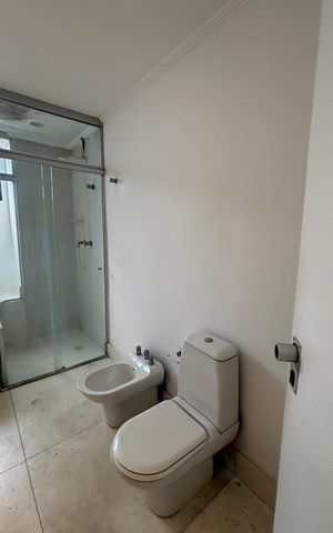 Apartamento à venda com 270m², 4 quartos e 3 vagas Apartamento à venda com 270m², 4 quartos e 3 vagasBanheiro da Suíte 1