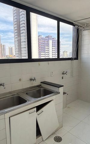 Apartamento à venda com 270m², 4 quartos e 3 vagas Apartamento à venda com 270m², 4 quartos e 3 vagasÁrea de Serviço