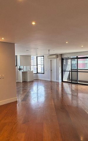Apartamento à venda com 270m², 4 quartos e 3 vagas Apartamento à venda com 270m², 4 quartos e 3 vagasSala