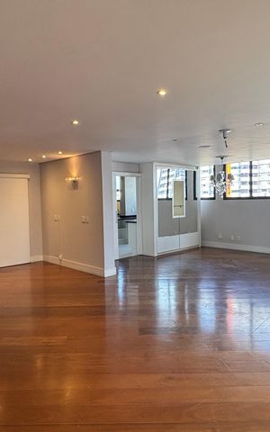 Apartamento à venda com 270m², 4 quartos e 3 vagas Apartamento à venda com 270m², 4 quartos e 3 vagasSala