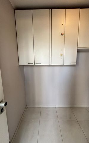 Apartamento à venda com 270m², 4 quartos e 3 vagas Apartamento à venda com 270m², 4 quartos e 3 vagasQuarto de Serviço