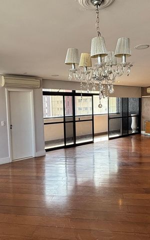 Apartamento à venda com 270m², 4 quartos e 3 vagas Apartamento à venda com 270m², 4 quartos e 3 vagasSala