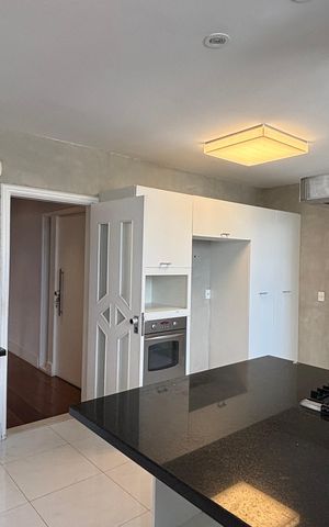 Apartamento à venda com 270m², 4 quartos e 3 vagas Apartamento à venda com 270m², 4 quartos e 3 vagasCozinha