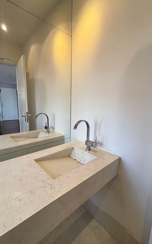 Apartamento à venda com 270m², 4 quartos e 3 vagas Apartamento à venda com 270m², 4 quartos e 3 vagasLavabo
