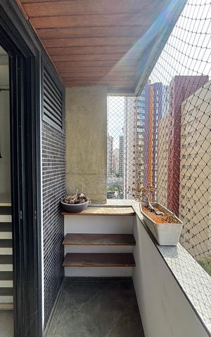 Apartamento à venda com 270m², 4 quartos e 3 vagas Apartamento à venda com 270m², 4 quartos e 3 vagasVaranda da Suíte 4