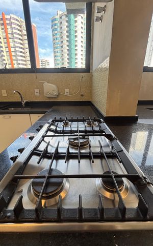 Apartamento à venda com 270m², 4 quartos e 3 vagas Apartamento à venda com 270m², 4 quartos e 3 vagasCozinha