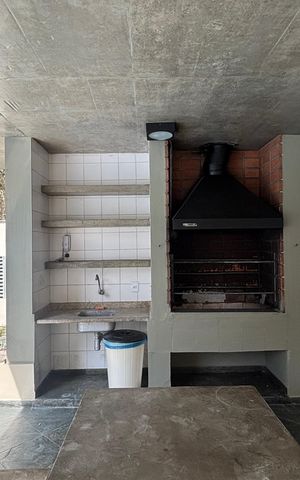Apartamento à venda com 270m², 4 quartos e 3 vagas Apartamento à venda com 270m², 4 quartos e 3 vagasÁrea Comum - Churrasqueira