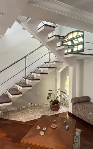 Casa à venda com 240m², 3 quartos e 3 vagasSala