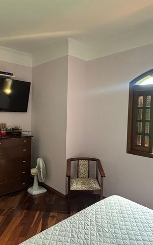 Casa à venda com 240m², 3 quartos e 3 vagasSuíte
