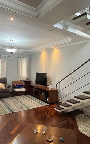 Casa à venda com 240m², 3 quartos e 3 vagasSala