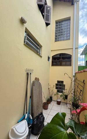 Casa à venda com 240m², 3 quartos e 3 vagasÁrea de Serviço