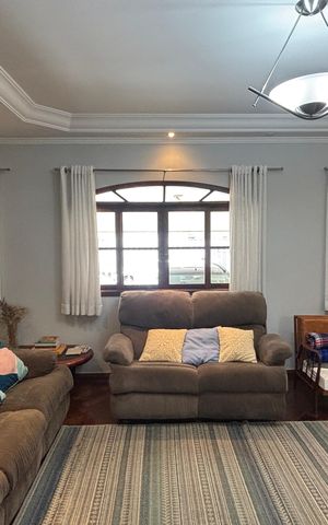 Casa à venda com 240m², 3 quartos e 3 vagasSala