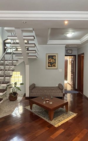 Casa à venda com 240m², 3 quartos e 3 vagasSala