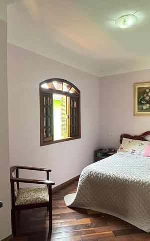 Casa à venda com 240m², 3 quartos e 3 vagasSuíte