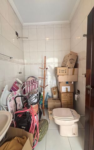 Casa à venda com 240m², 3 quartos e 3 vagasQuintal - banheiro