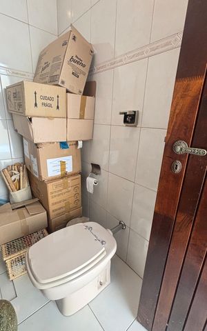 Casa à venda com 240m², 3 quartos e 3 vagasQuintal - banheiro