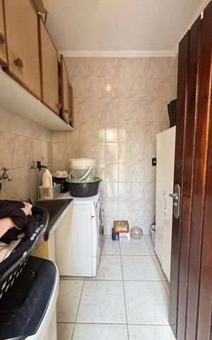 Casa à venda com 240m², 3 quartos e 3 vagasÁrea de Serviço