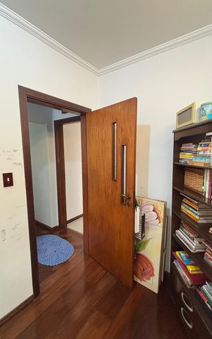 Casa à venda com 240m², 3 quartos e 3 vagasEscritório