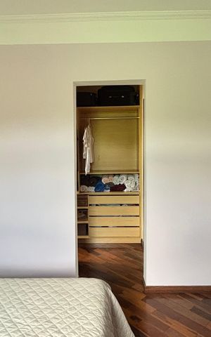 Casa à venda com 240m², 3 quartos e 3 vagasSuíte