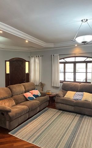 Casa à venda com 240m², 3 quartos e 3 vagasSala