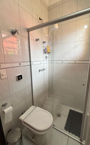 Casa à venda com 240m², 3 quartos e 3 vagasBanheiro