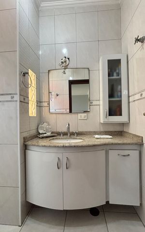 Casa à venda com 240m², 3 quartos e 3 vagasBanheiro