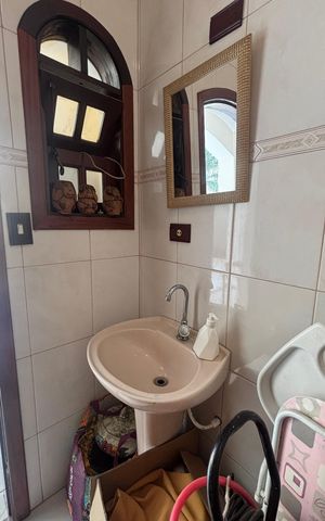 Casa à venda com 240m², 3 quartos e 3 vagasQuintal - banheiro