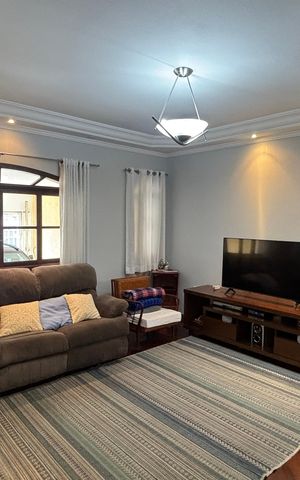 Casa à venda com 240m², 3 quartos e 3 vagasSala