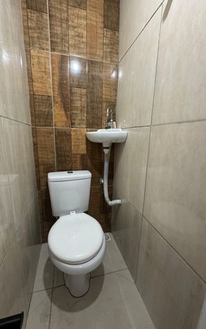Casa à venda com 85m², 2 quartos e 1 vaga Casa à venda com 85m², 2 quartos e 1 vagaBanheiro