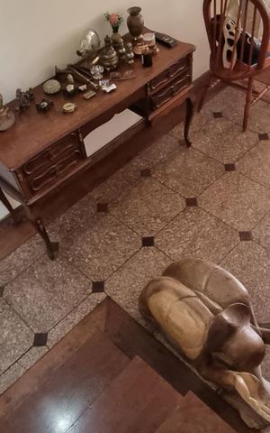 Casa à venda com 189m², 3 quartos e 2 vagas Casa à venda com 189m², 3 quartos e 2 vagasEscada