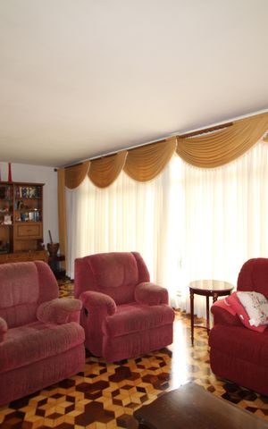 Casa à venda com 276m², 3 quartos e 2 vagasSala 2