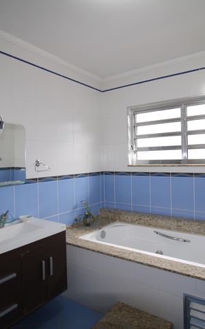 Casa à venda com 276m², 3 quartos e 2 vagasBanheiro do Quarto 1