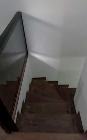 Casa para alugar com 250m², 4 quartos e 6 vagasEscada 