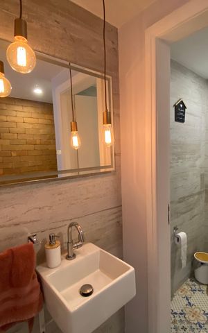 Casa à venda com 600m², 6 quartos e 3 vagas Casa à venda com 600m², 6 quartos e 3 vagasLavabo